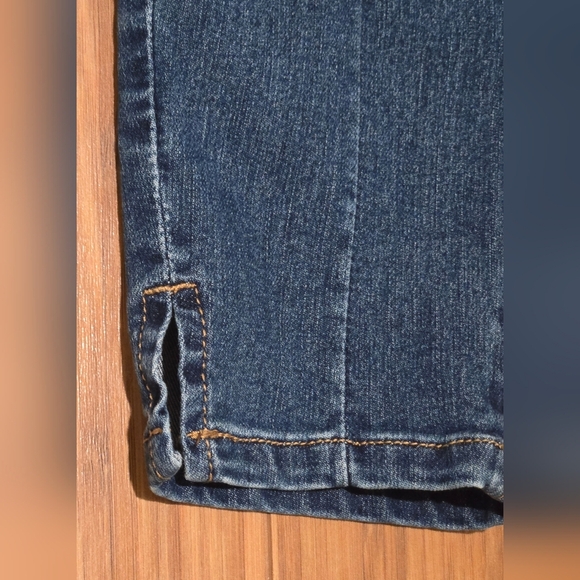 NWOT Maurcies Everflex Blue Jeans - Picture 2 of 10
